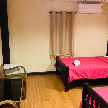 Noom Guesthouse Lop Buri المظهر الخارجي الصورة