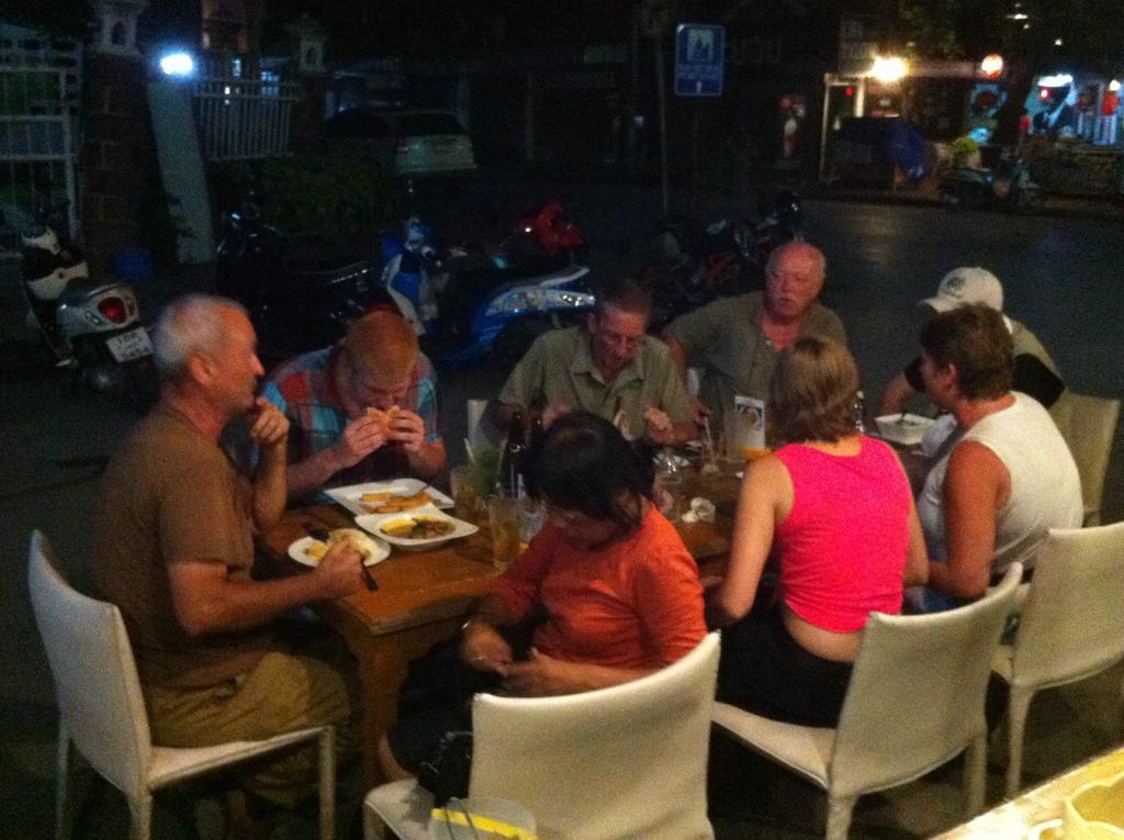 Noom Guesthouse Lop Buri المظهر الخارجي الصورة