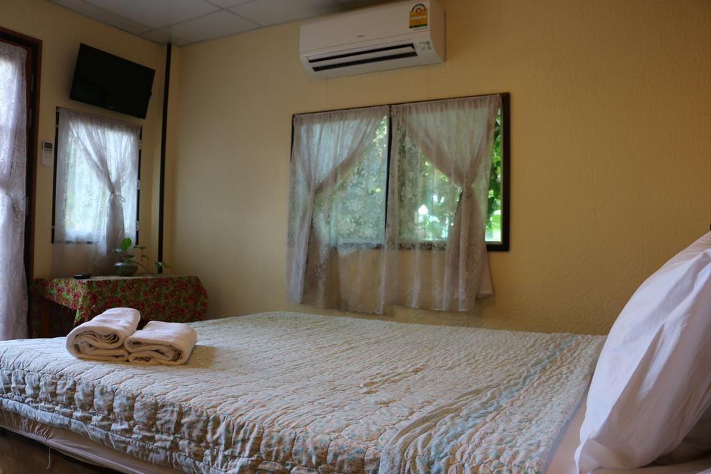 Noom Guesthouse Lop Buri المظهر الخارجي الصورة