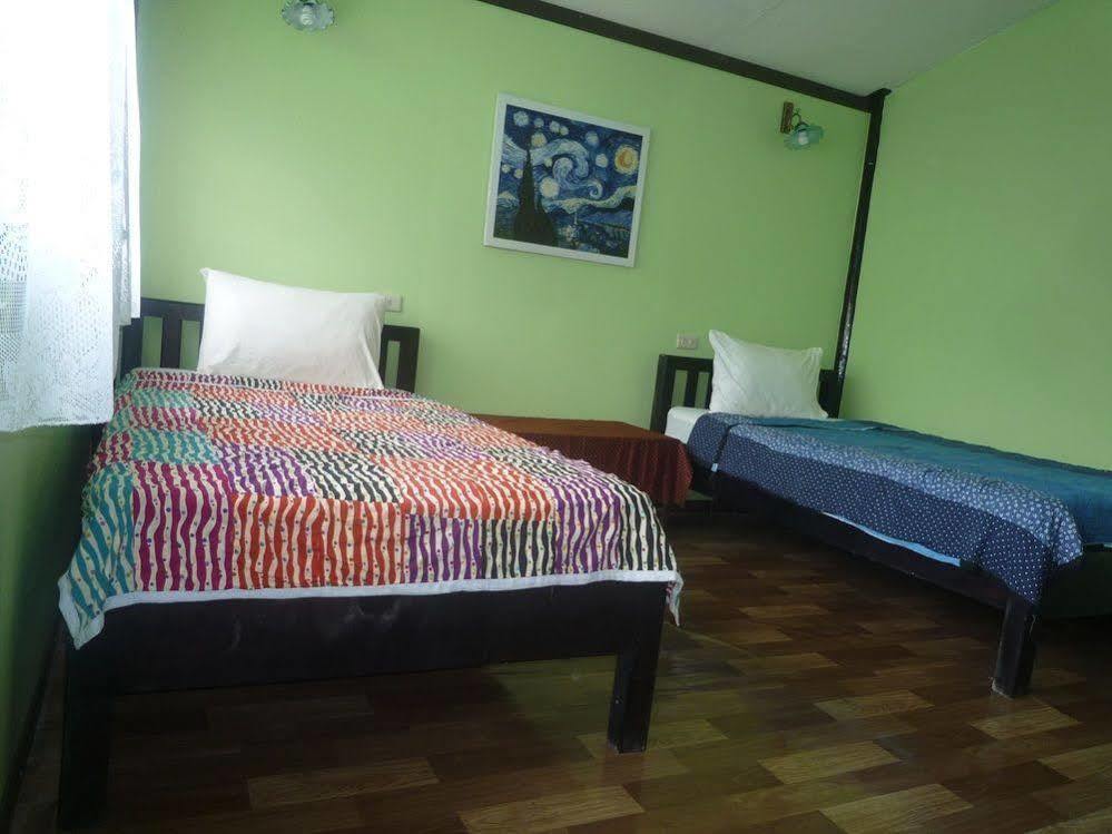 Noom Guesthouse Lop Buri المظهر الخارجي الصورة