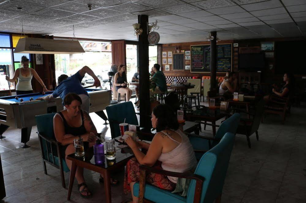 Noom Guesthouse Lop Buri المظهر الخارجي الصورة