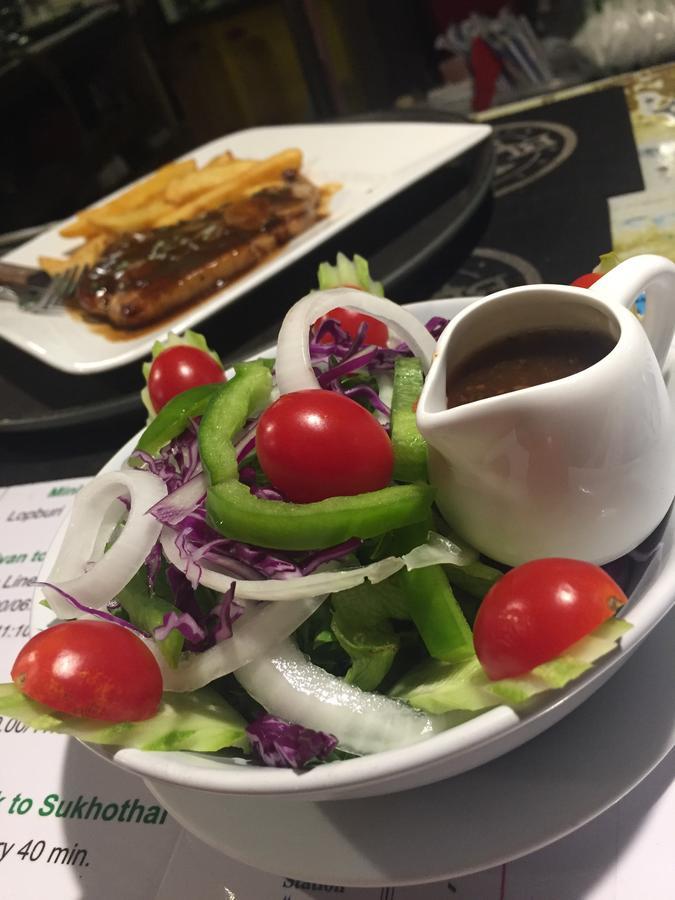 Noom Guesthouse Lop Buri المظهر الخارجي الصورة