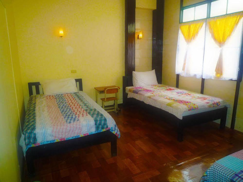 Noom Guesthouse Lop Buri المظهر الخارجي الصورة