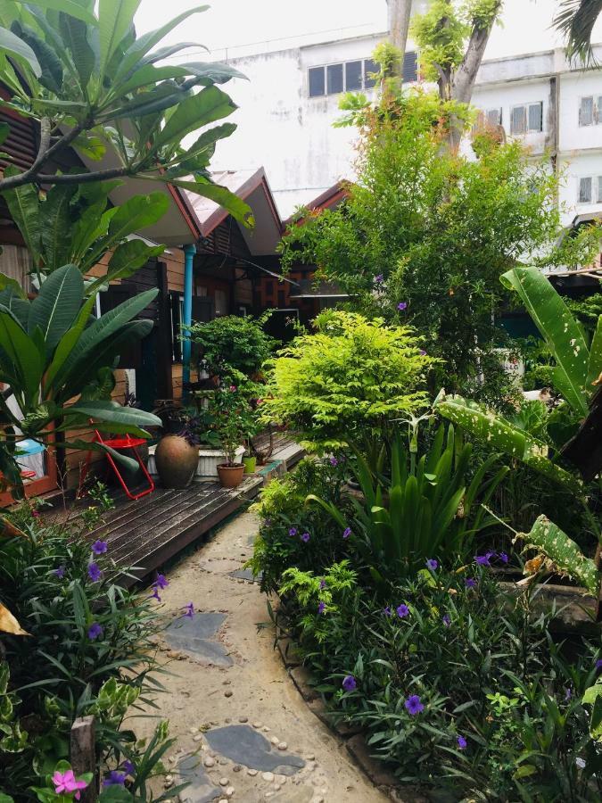 Noom Guesthouse Lop Buri المظهر الخارجي الصورة